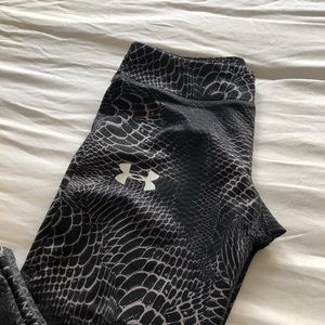 snakeskin under armour cropped leggings